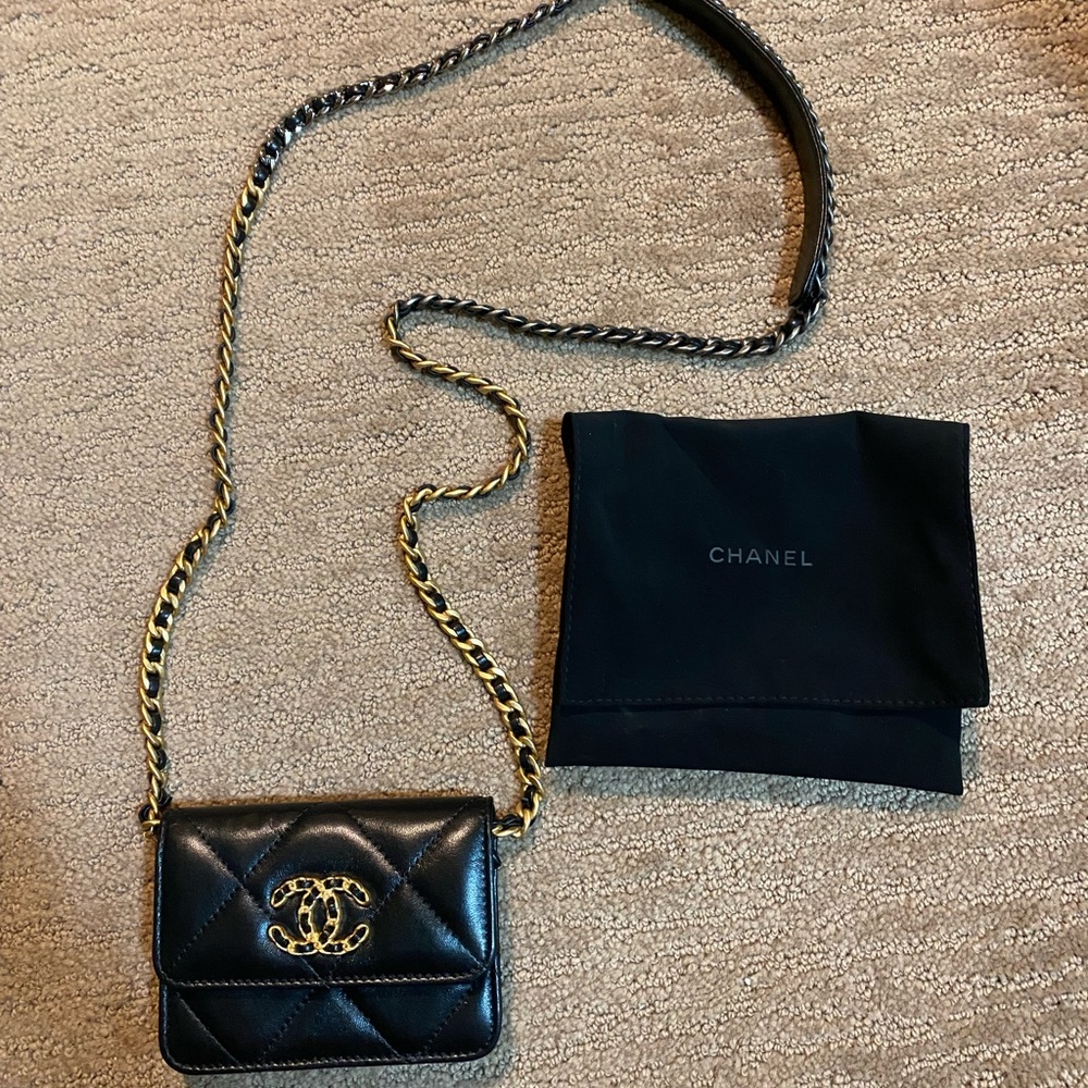 Chanel 19 Flap Mini Bag Black (Lambskin Quilted)